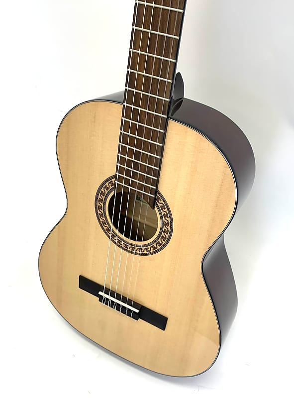 Beavercreek BCT901 Nylon Stringed Guitar
