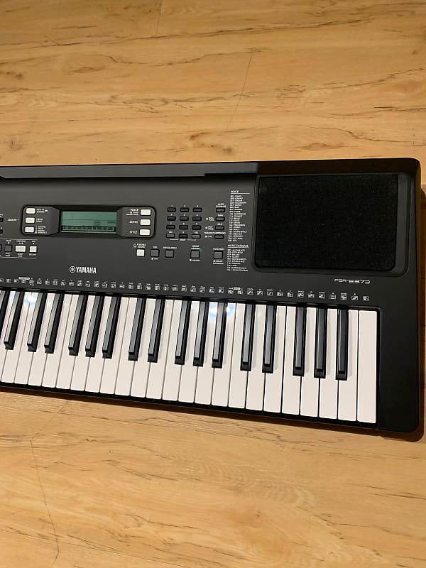 Yamaha PSR-E373 Digital Keyboard Black